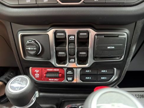 Used 2026 Jeep Gladiator Rubicon AWD/4WD image 36