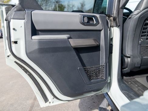 Used 2022 Ford Bronco Black Diamond image 16