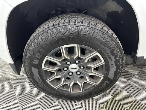 Used 2025 Chevrolet Colorado Z71 AWD/4WD image 12