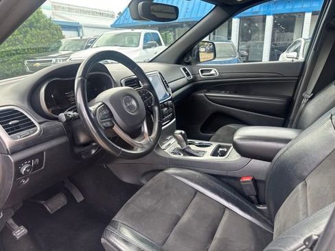 Used 2019 Jeep Grand Cherokee Altitude AWD/4WD image 10