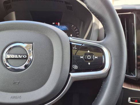 Certified 2023 Volvo XC60 B5 Plus w/ Protection Package Premier FWD image 29