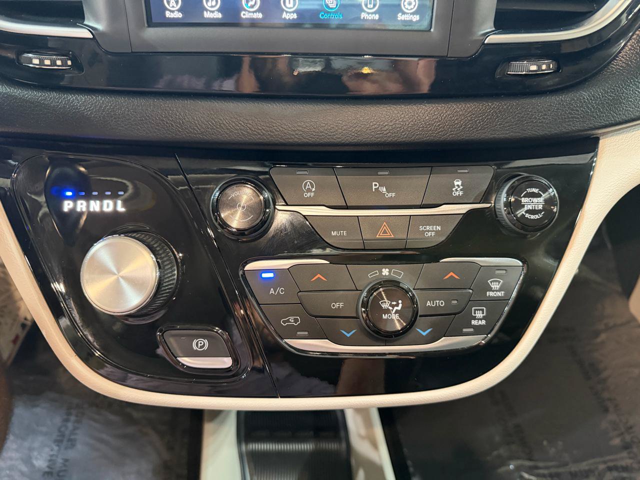 Used 2019 Chrysler Pacifica Touring-L FWD image 49