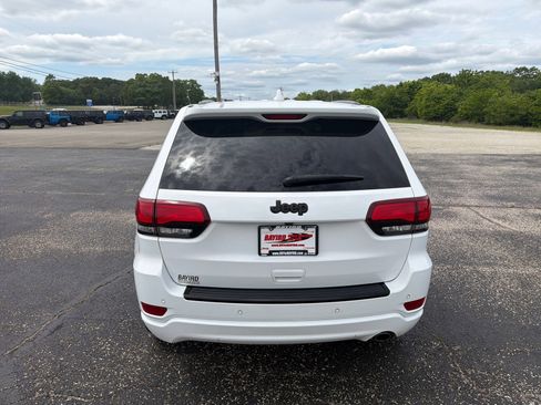Used 2018 Jeep Grand Cherokee Altitude RWD image 6