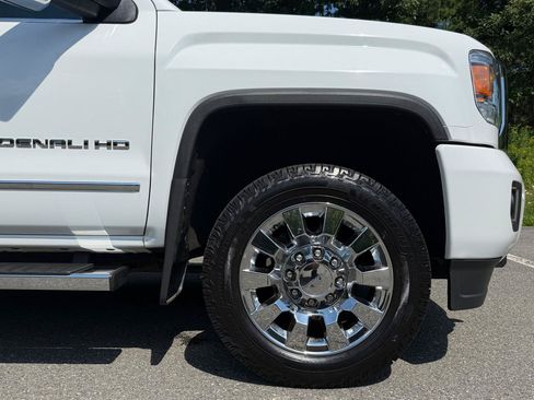 Used 2019 GMC Sierra 2500 Denali w/ LPO, Protection Package AWD/4WD image 11