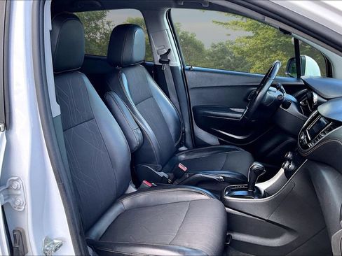 Used 2020 Chevrolet Trax LT w/ Driver Confidence Package AWD/4WD image 7