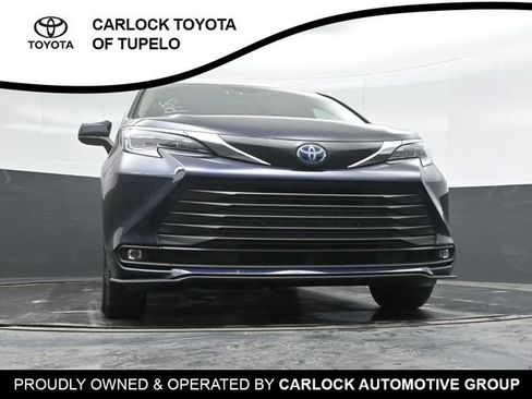 Used 2025 Toyota Sienna XLE image 44