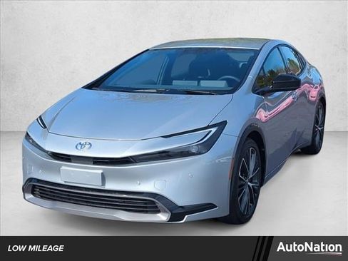 Used 2025 Toyota Prius XLE image 1