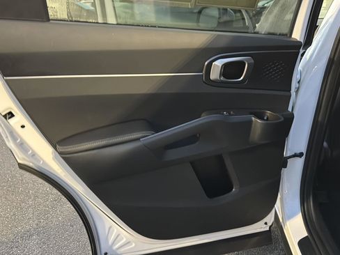 Used 2024 Kia Sorento S image 15