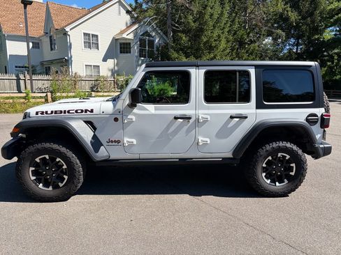 Used 2025 Jeep Wrangler Unlimited Rubicon AWD/4WD image 4