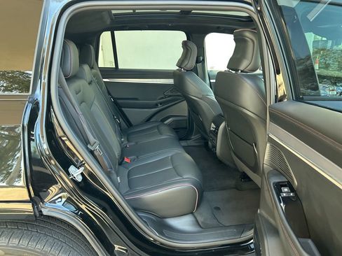 Used 2024 Jeep Wagoneer Launch Edition image 31