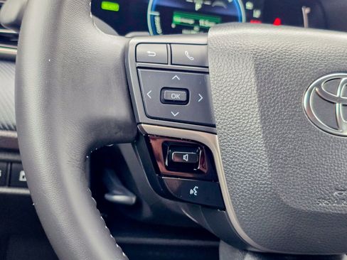 Used 2025 Toyota Camry SE image 36