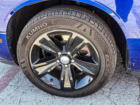 Used 2019 Dodge Challenger SXT image 8