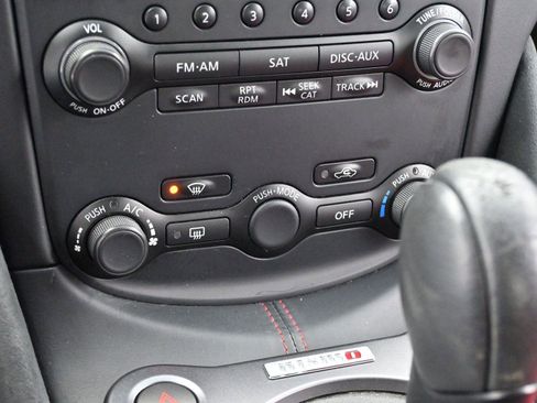 Used 2017 Nissan 370Z NISMO image 25