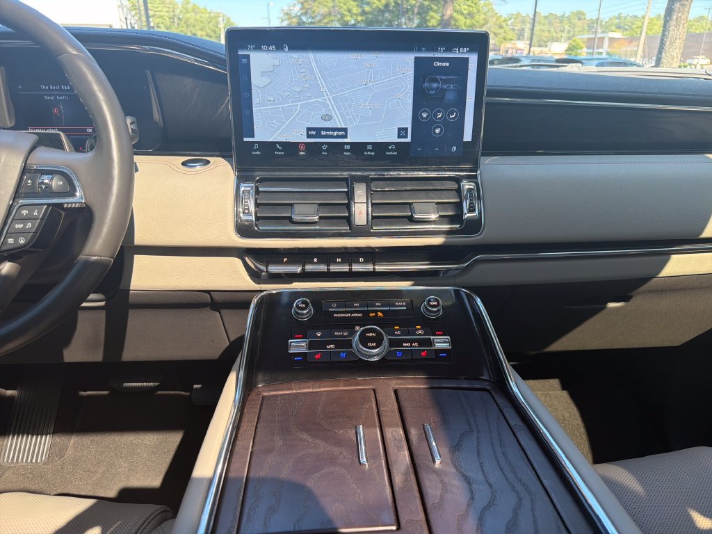 Used 2024 Lincoln Navigator Premiere AWD/4WD image 6