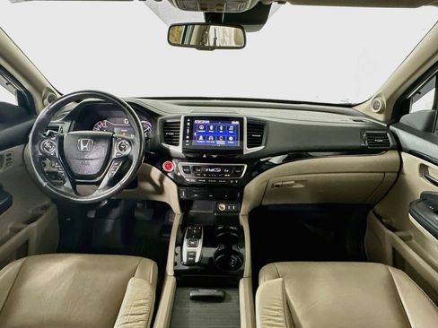 Used 2017 Honda Pilot Touring image 3