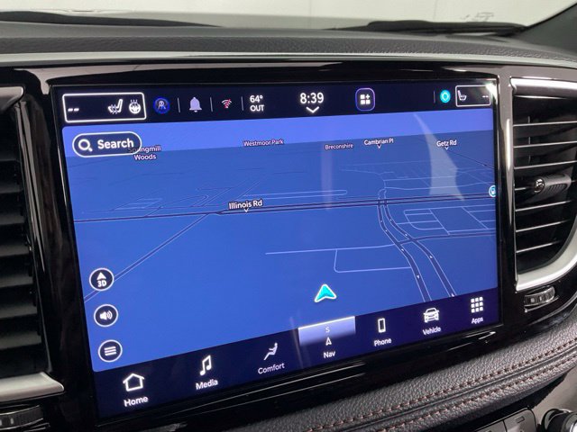 Used 2025 Chrysler Pacifica Pinnacle w/ Trailer Tow Group FWD image 14