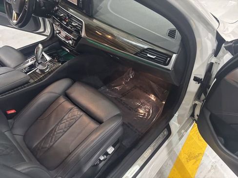 Used 2021 BMW 530i w/ Convenience Package image 41
