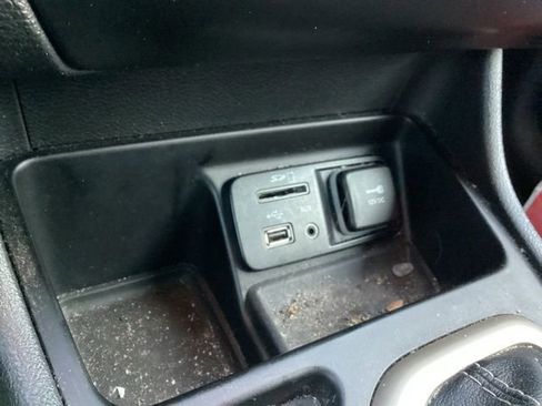 Used 2015 Jeep Cherokee Sport FWD image 29
