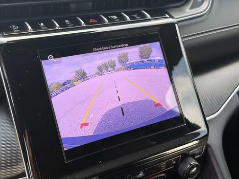 Used 2025 Jeep Grand Cherokee Altitude AWD/4WD image 8