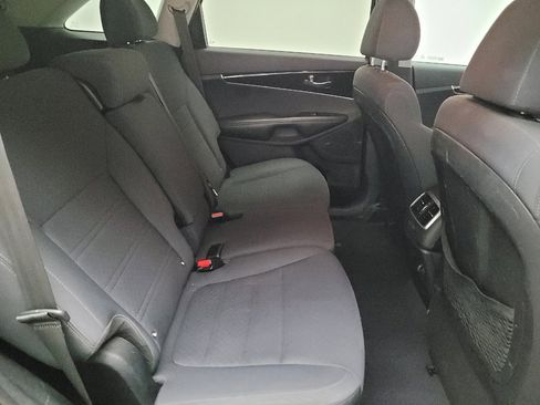 Used 2019 Kia Sorento L image 19