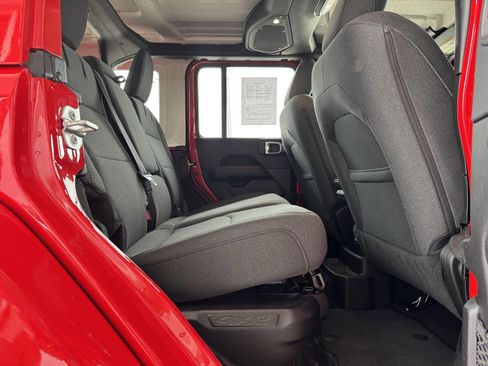 Used 2025 Jeep Wrangler Unlimited Sahara w/ Safety Group image 28