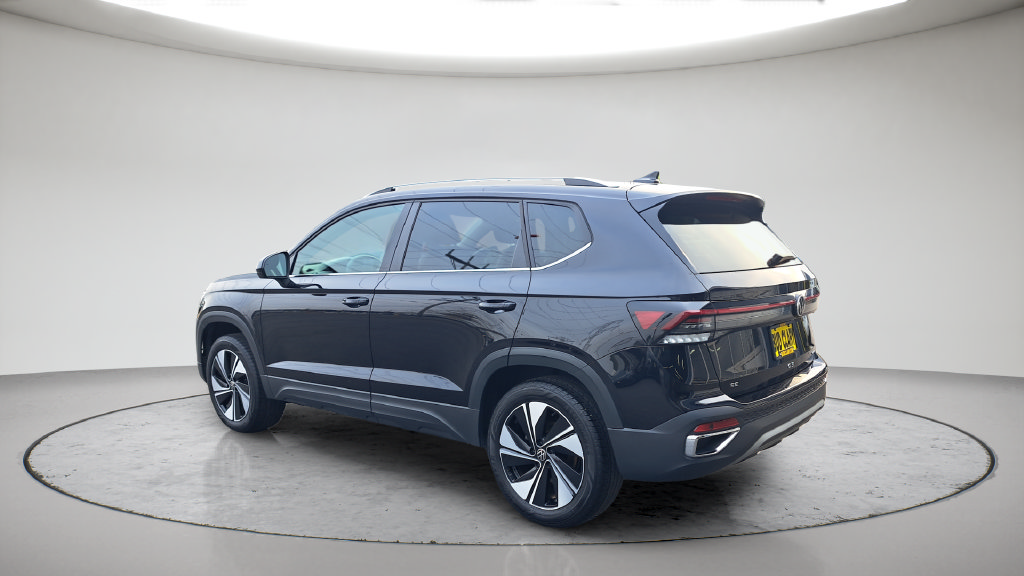 Used 2025 Volkswagen Taos SE AWD/4WD image 15