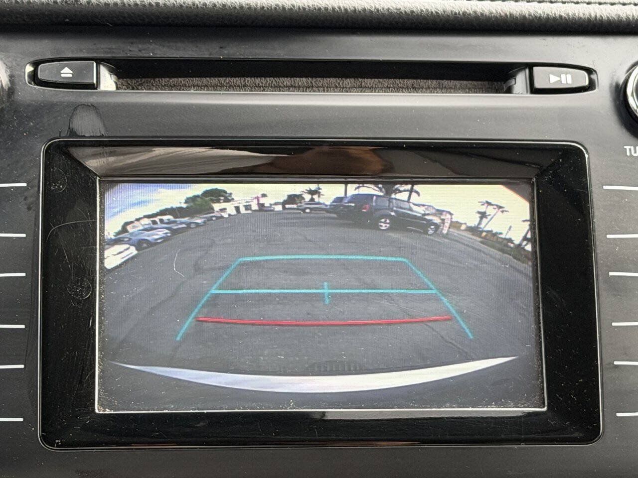 Used 2017 Toyota Highlander LE w/ Carpet Mat Package FWD image 17