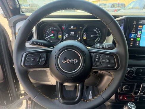Used 2024 Jeep Wrangler Unlimited AWD/4WD image 22