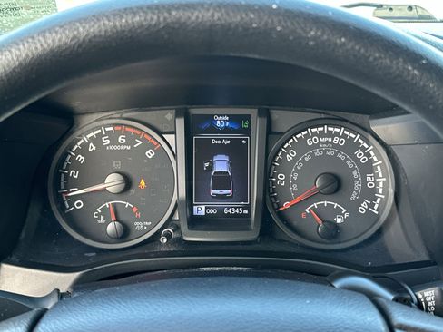 Used 2021 Toyota Tacoma SR w/ SR Convenience Package image 10