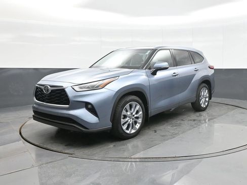 Used 2020 Toyota Highlander Limited image 3