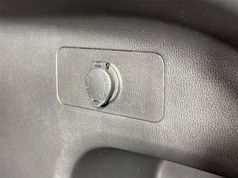 Used 2020 Toyota RAV4 XLE w/ Convenience Package FWD image 34