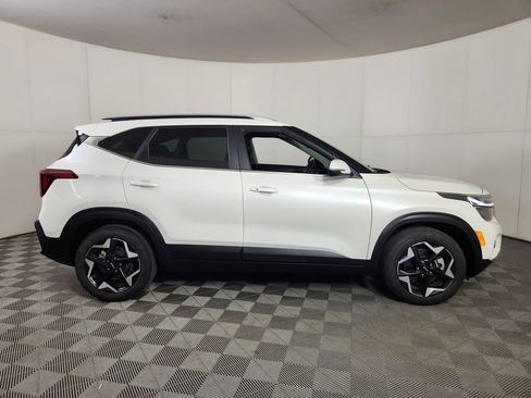 Used 2024 Kia Seltos EX AWD/4WD image 8