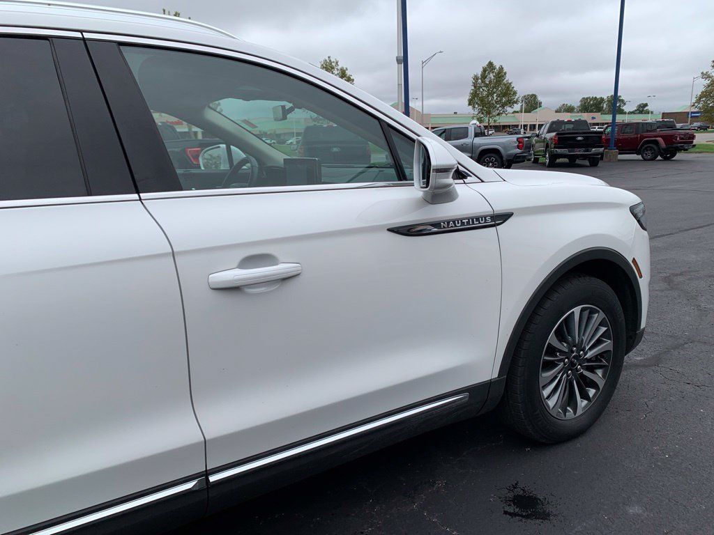 Used 2023 Lincoln Nautilus AWD w/ Premium Package image 13
