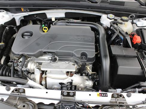 Used 2024 Chevrolet Malibu LT FWD image 32