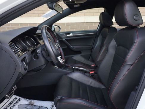 Used 2018 Volkswagen Golf 4-Door FWD image 17