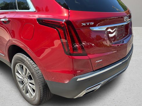 Used 2022 Cadillac XT5 Premium Luxury w/ Technology Package AWD/4WD image 12