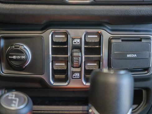 New 2025 Jeep Gladiator Sport image 23