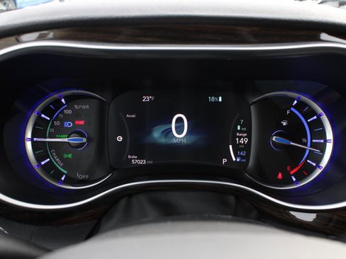 Used 2023 Chrysler Pacifica Limited image 12