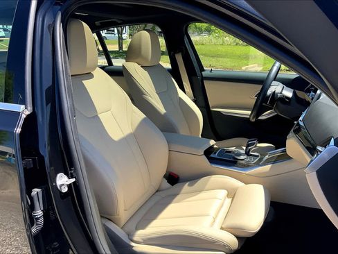 Used 2021 BMW 330i Sedan w/ Premium Package image 8