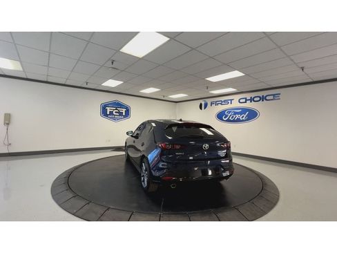 Used 2019 MAZDA MAZDA3 w/Preferred Pkg image 8