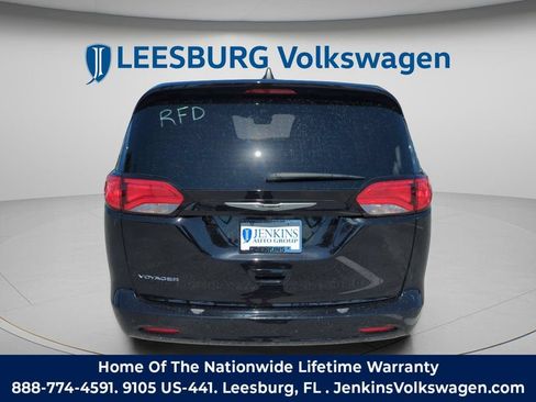 Used 2024 Chrysler Voyager LX FWD image 7