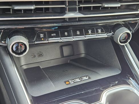 New 2026 Chevrolet Traverse LT w/ Midnight/Sport Edition FWD image 20
