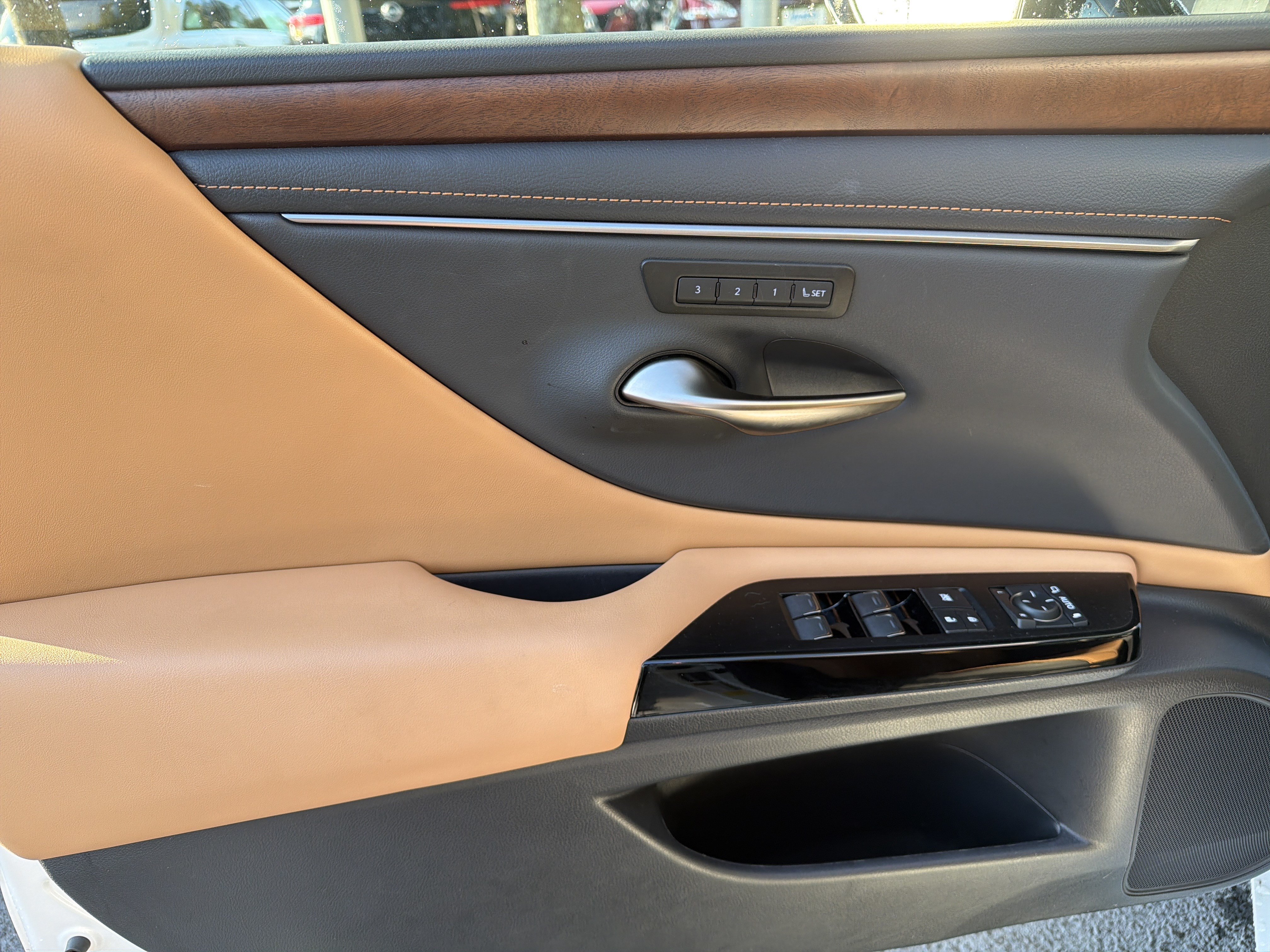 Used 2025 Lexus ES 350 w/ Premium Package FWD image 13