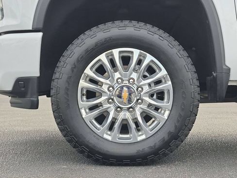 Certified 2022 Chevrolet Silverado 2500 High Country w/ Technology Package AWD/4WD image 31
