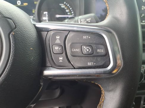 Used 2024 Jeep Wrangler Unlimited Sahara w/ Technology Group AWD/4WD image 24