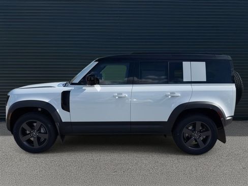 Used 2025 Land Rover Defender 110 S image 2