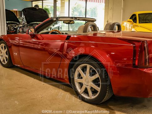 Used 2005 Cadillac XLR RWD image 48
