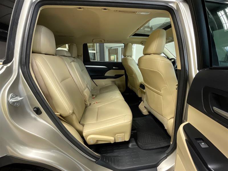 Used 2015 Toyota Highlander XLE FWD image 28