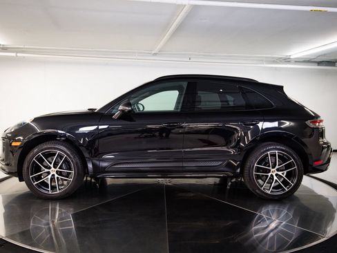 Certified 2024 Porsche Macan AWD/4WD image 3