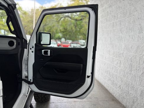Used 2024 Jeep Wrangler Unlimited Sahara AWD/4WD image 31